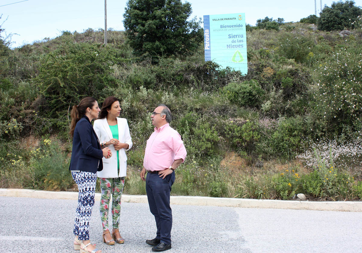 Maripaz Fernández, junto a Fernando Corrales y María del Carmen Martínez en la Sierra de las Nieves.