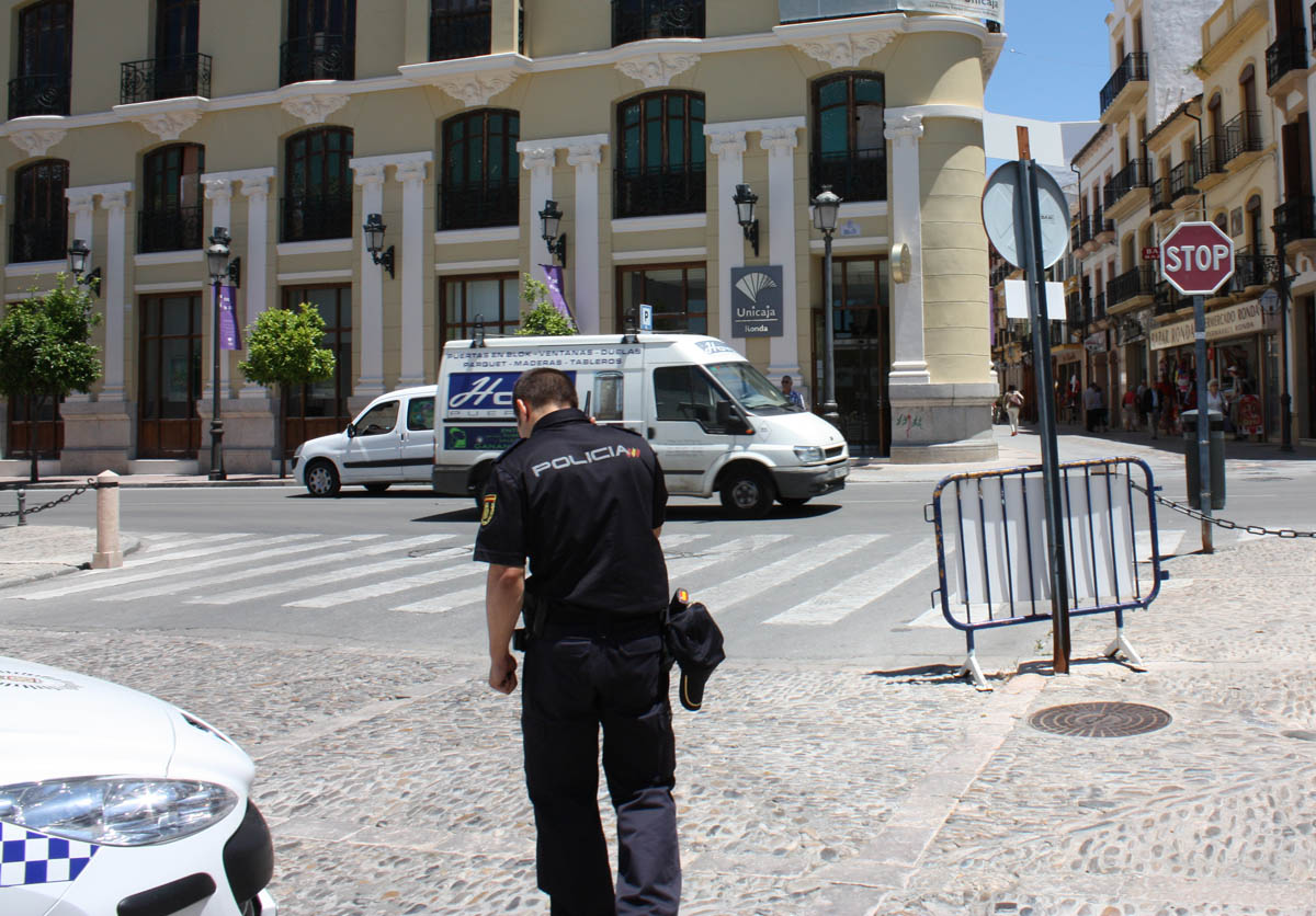 Detenido tras dar un mordisco a un hombre que le sorprendió robando en el interior de su vehículo