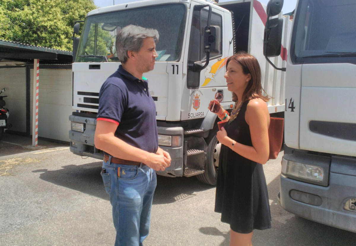 Maripaz Fernández y Antonio Arenas en las instalaciones de Soliarsa.