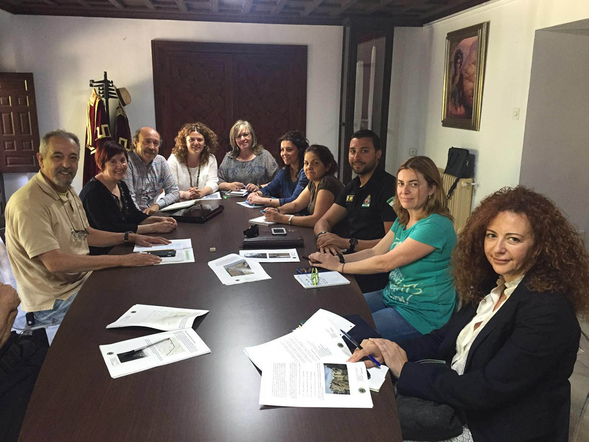 Reunión de coordinación para el evento de espeleología.