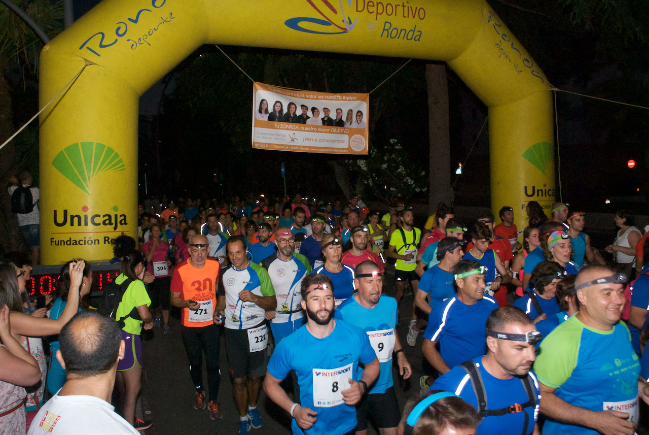 Salida de una edición anterior de la carrera nocturna. de Ronda