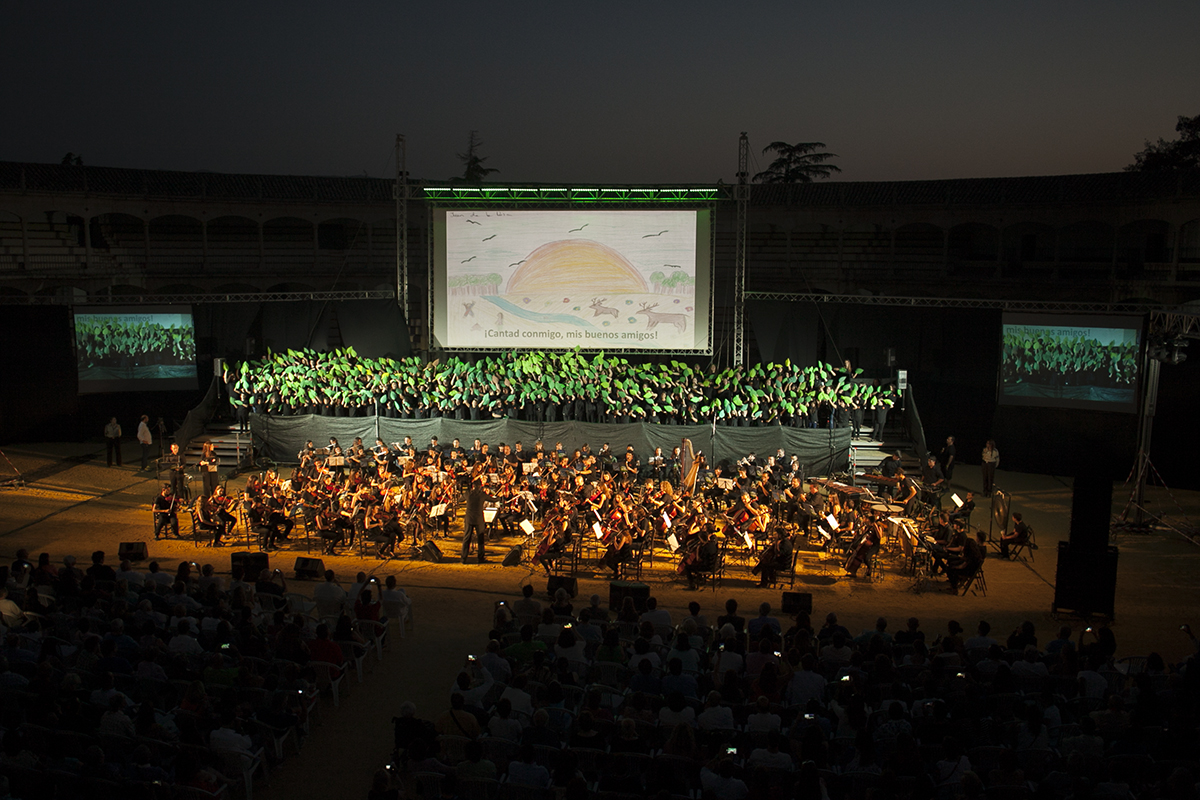 Concierto del proyecto Luna en el ruedo de la plaza de toros.