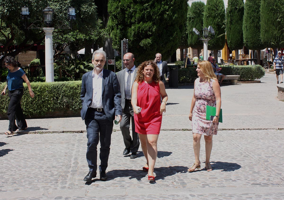 El consejero de Salud, en su última visita a Ronda, dijo que el nuevo hospital abriría a finales de este pasado verano.
