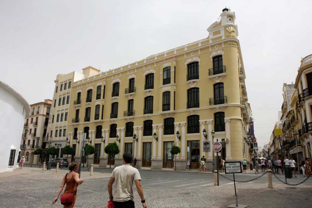 El segundo hotel de Catalonia en Ronda ocupará el edificio de la sede principal de Unicaja.