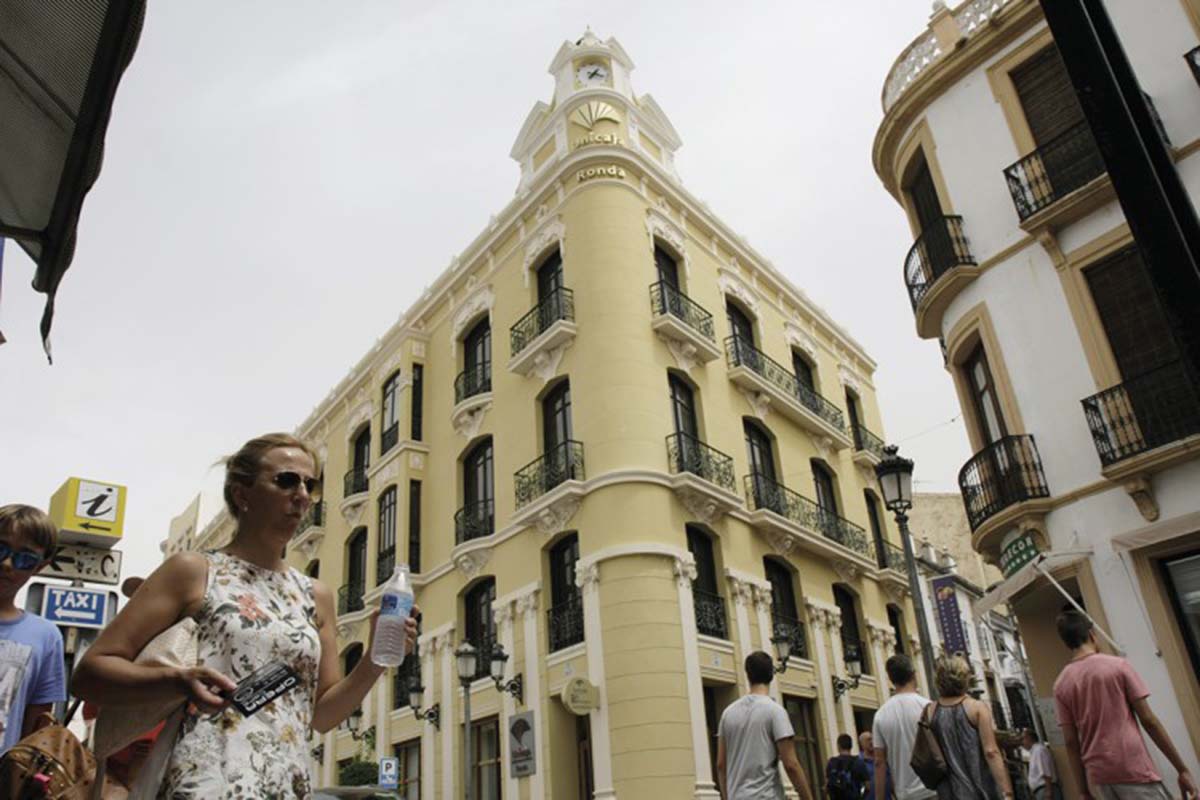 La antigua sede central de la Caja de Ahorros de Ronda ahora es un hotel de la cadena Catalonia.