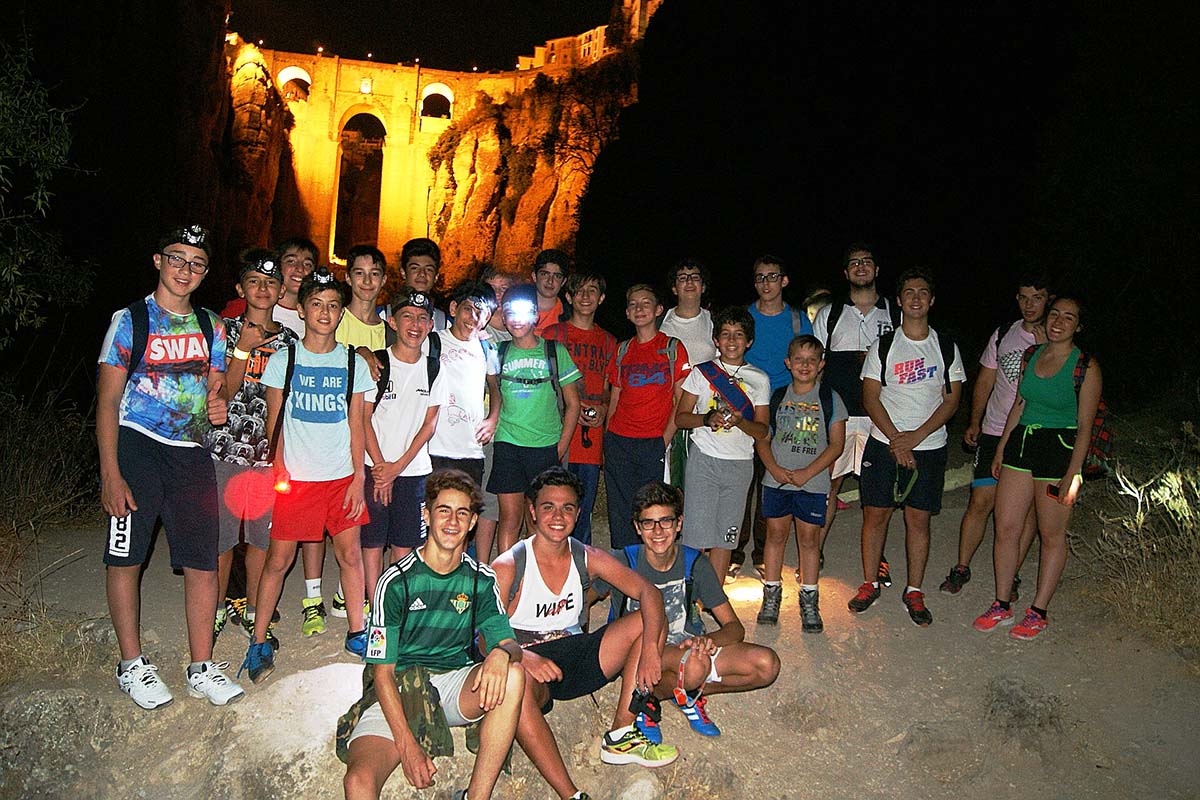 Los deportistas recorrieron durante la noche diferentes parajes de nuestra ciudad.
