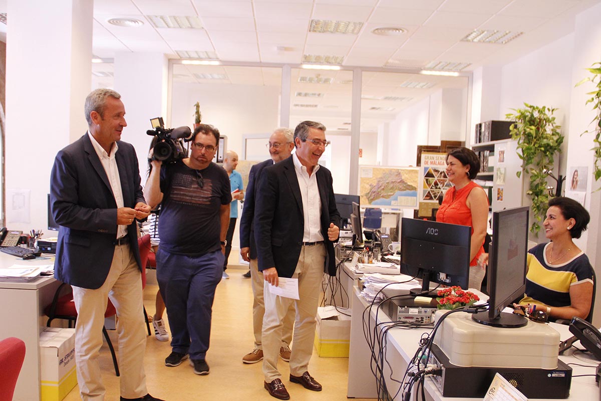 El vicepresidente de la Diputación de Málaga. Francisco Salado, y el diputado de Fomento y Atención al Municipio, José Ramón del Cid.