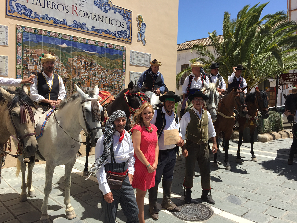 Los caballistas de la ruta romántica durante su parada en Ronda.