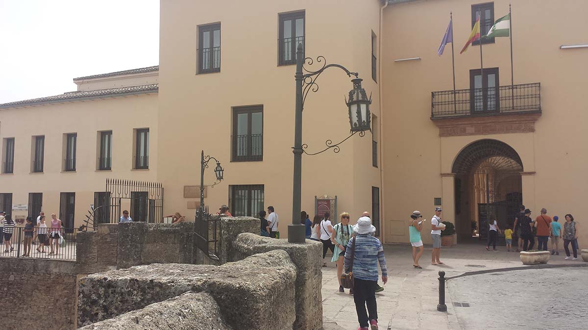 Licitan cuatro locales comerciales del Convento de Santo Domingo, en la calle Armiñán