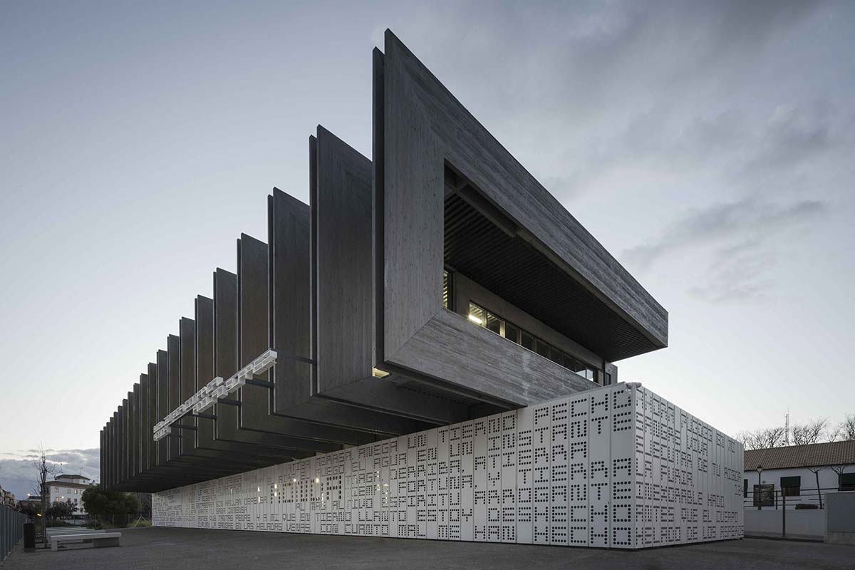 La Biblioteca Comarcal Presidente Adolfo Suárez abrió sus puertas en marzo,