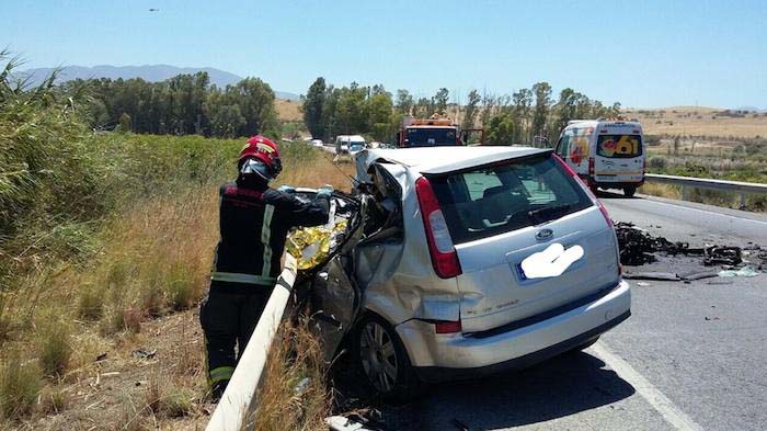 El conductor del coche, de 71 años, falleció en el accidente.