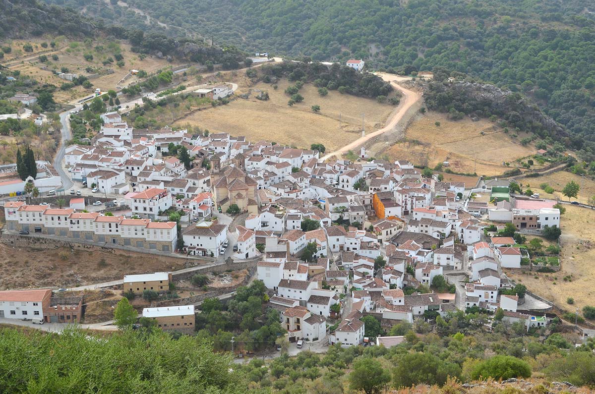 Alpendeire se encuentra situado en pleno Valle del Genal.