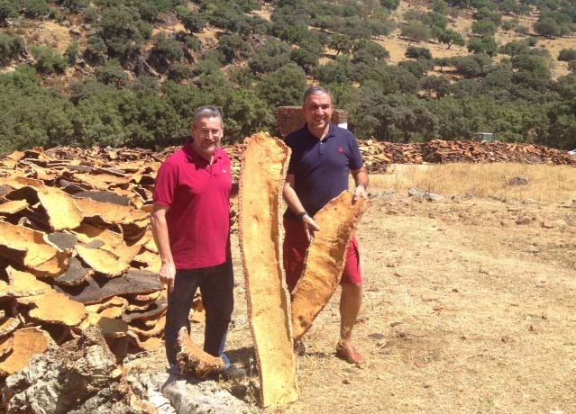 El presidente de la Diputación junto al alcalde de Montejaque.