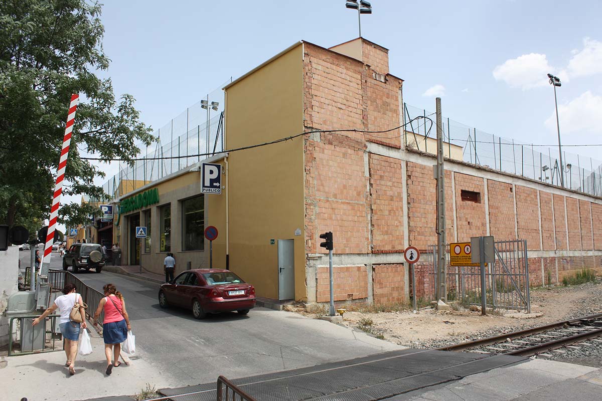 El Ayuntamiento y el Ministerio de Fomento firmaron un convenio para suprimir el paso a nivel de El Fuerte.
