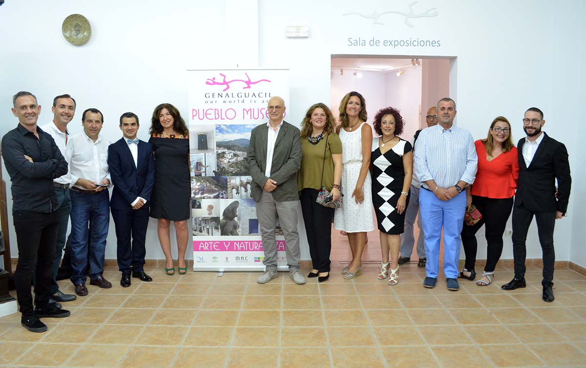 Las autoridades y los artistas en la inauguración de los Encuentros de Arte del Genal.