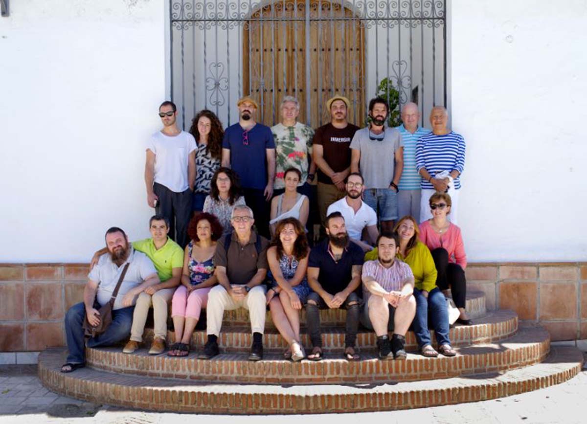 El director del Museo Picasso con los artistas participantes en los encuentros de Genalguacil.