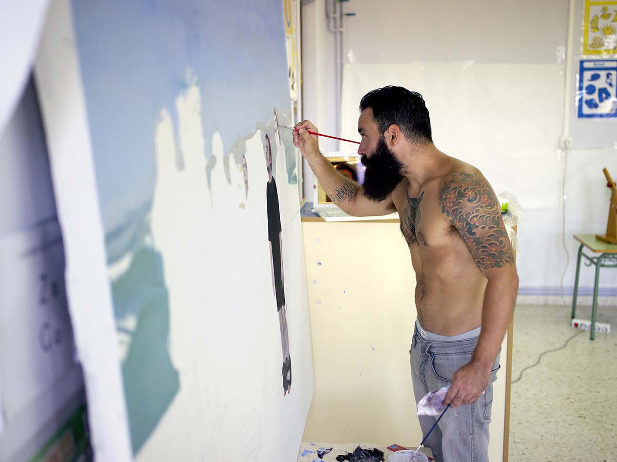 El pintor madrileño Anthony Stark trabajando en su proyecto artístico.