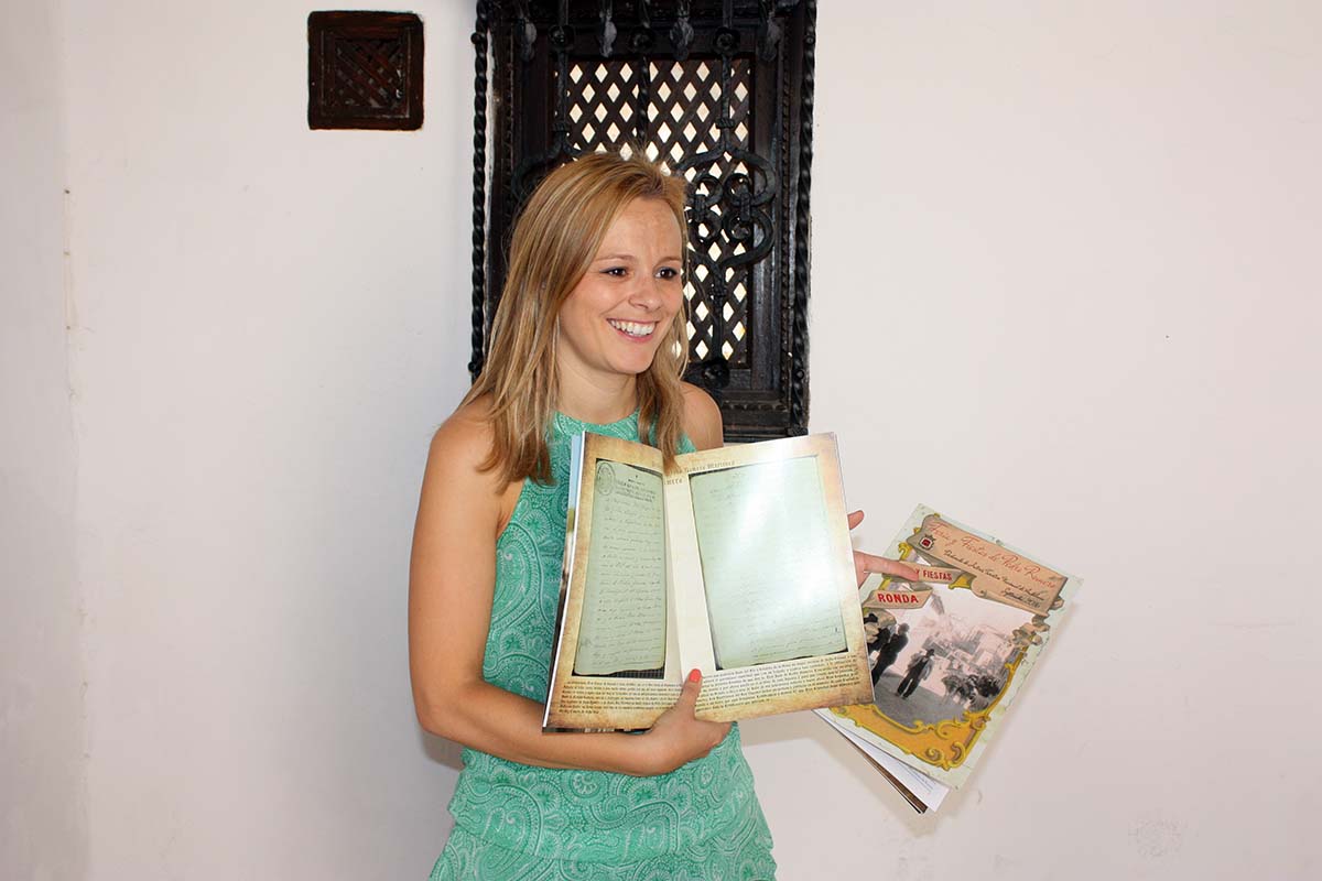 La concejal de Fiestas, María José Sánchez, ha presentado la revista de Feria.
