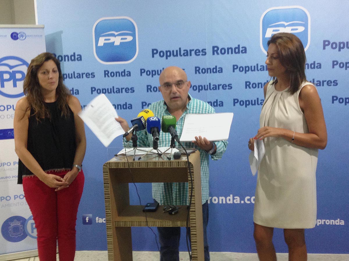 Los concejales del PP, Fernández, Vázquez y Martínez, en la rueda de prensa.