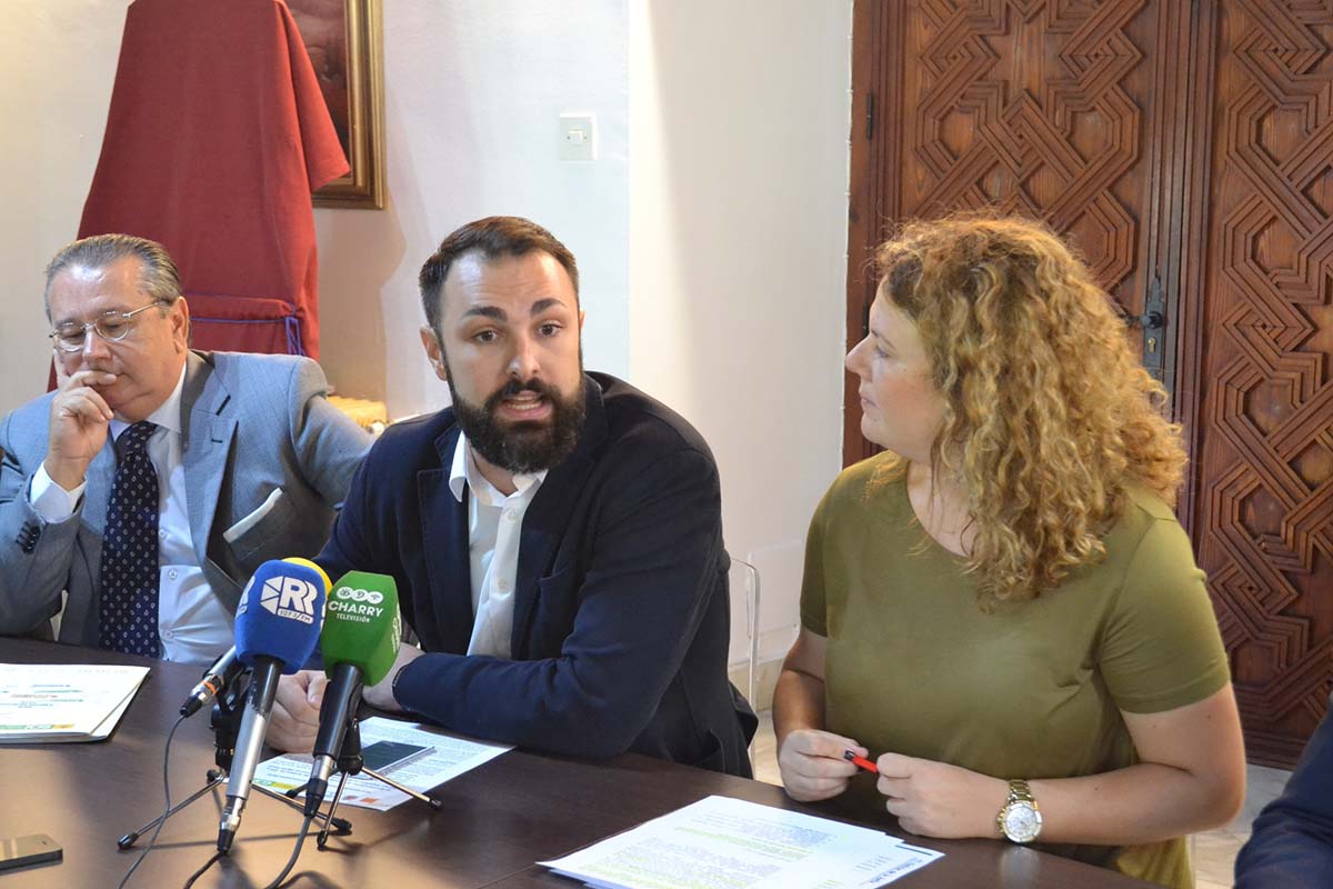 Momento de la rueda de prensa ofrecida en el Ayuntamiento.