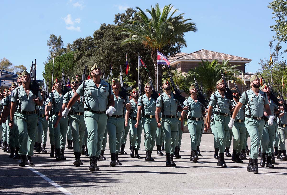 Desfile militar en el día del 96 aniversario de la fundación de La Legión.