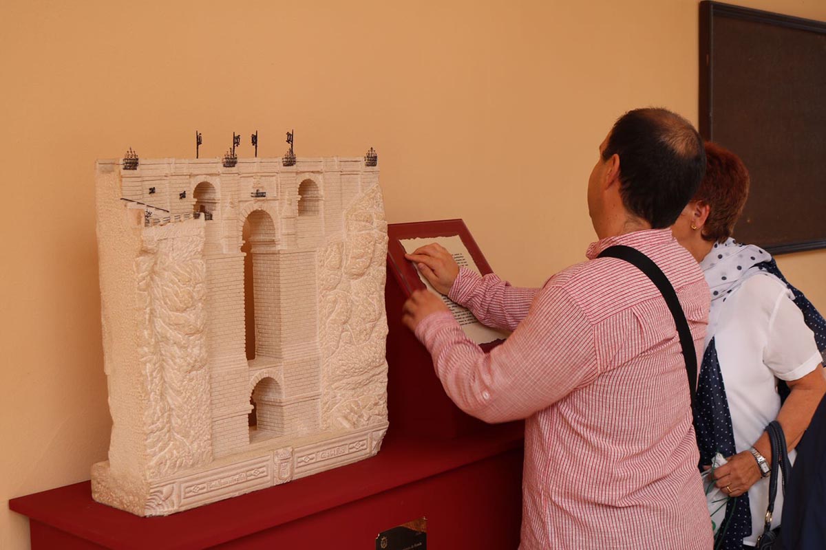 Uno de las réplicas en miniatura es el Puente Nuevo.