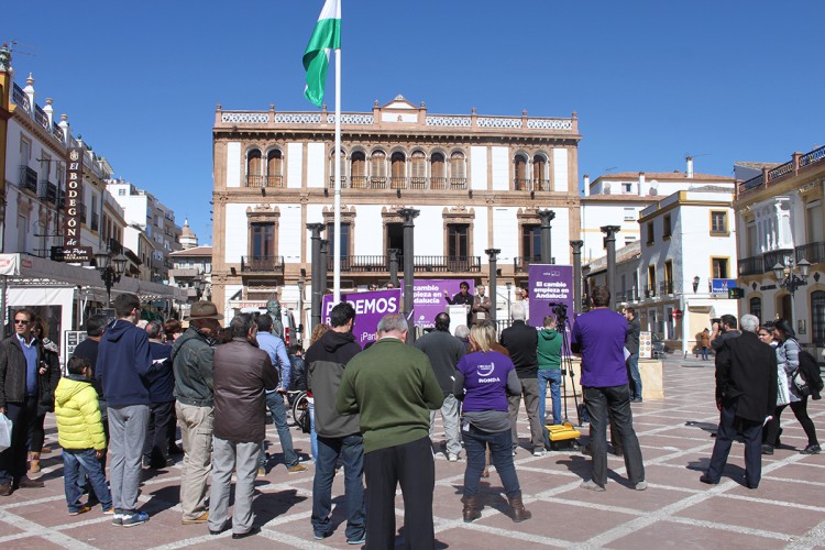 Militantes y simpatizantes de Podemos en una asamblea ciudadana.