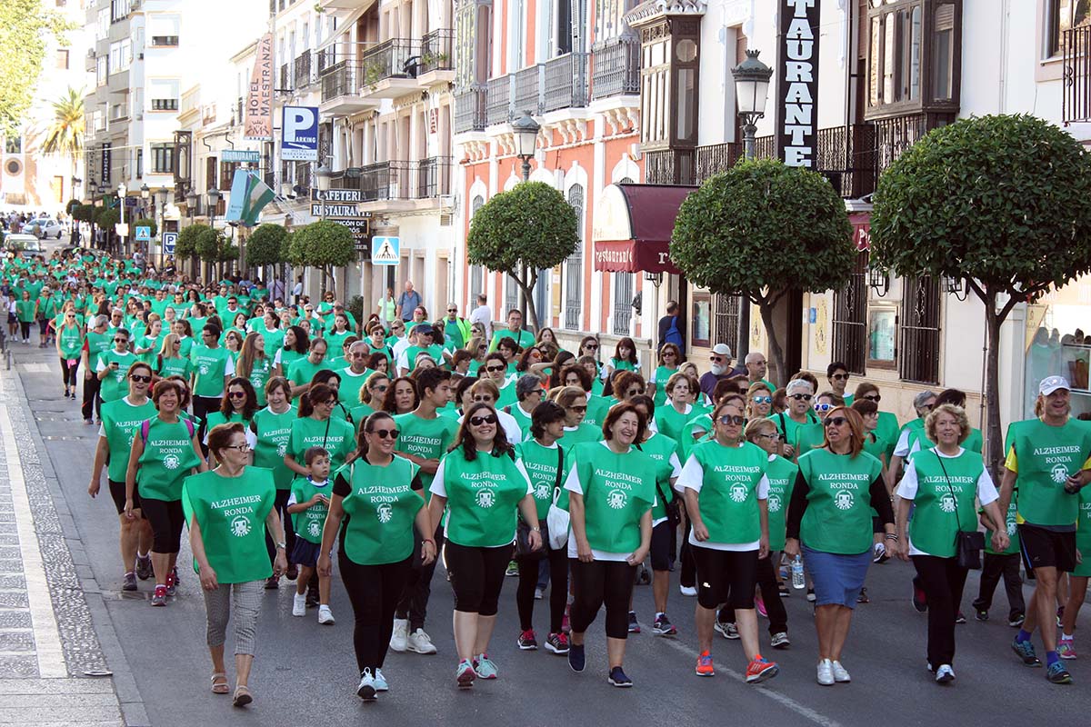 La marcha ha salido de la Alameda y ha recorrido las calles rondeñás.