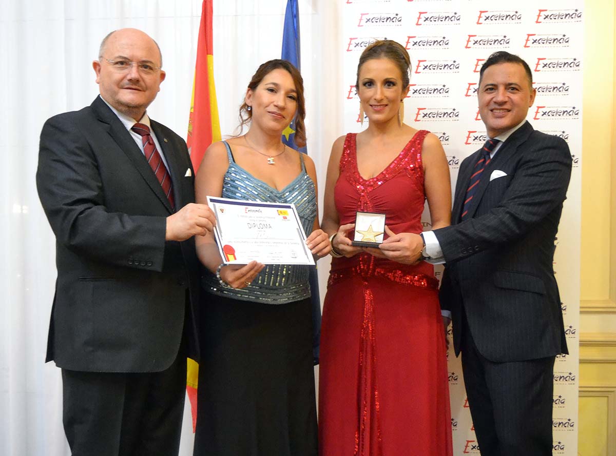 La diseñadora de Interiores Auxi Conde y la arquitecta Técnica Pilar Conde, recogieron la Estrella de Oro.