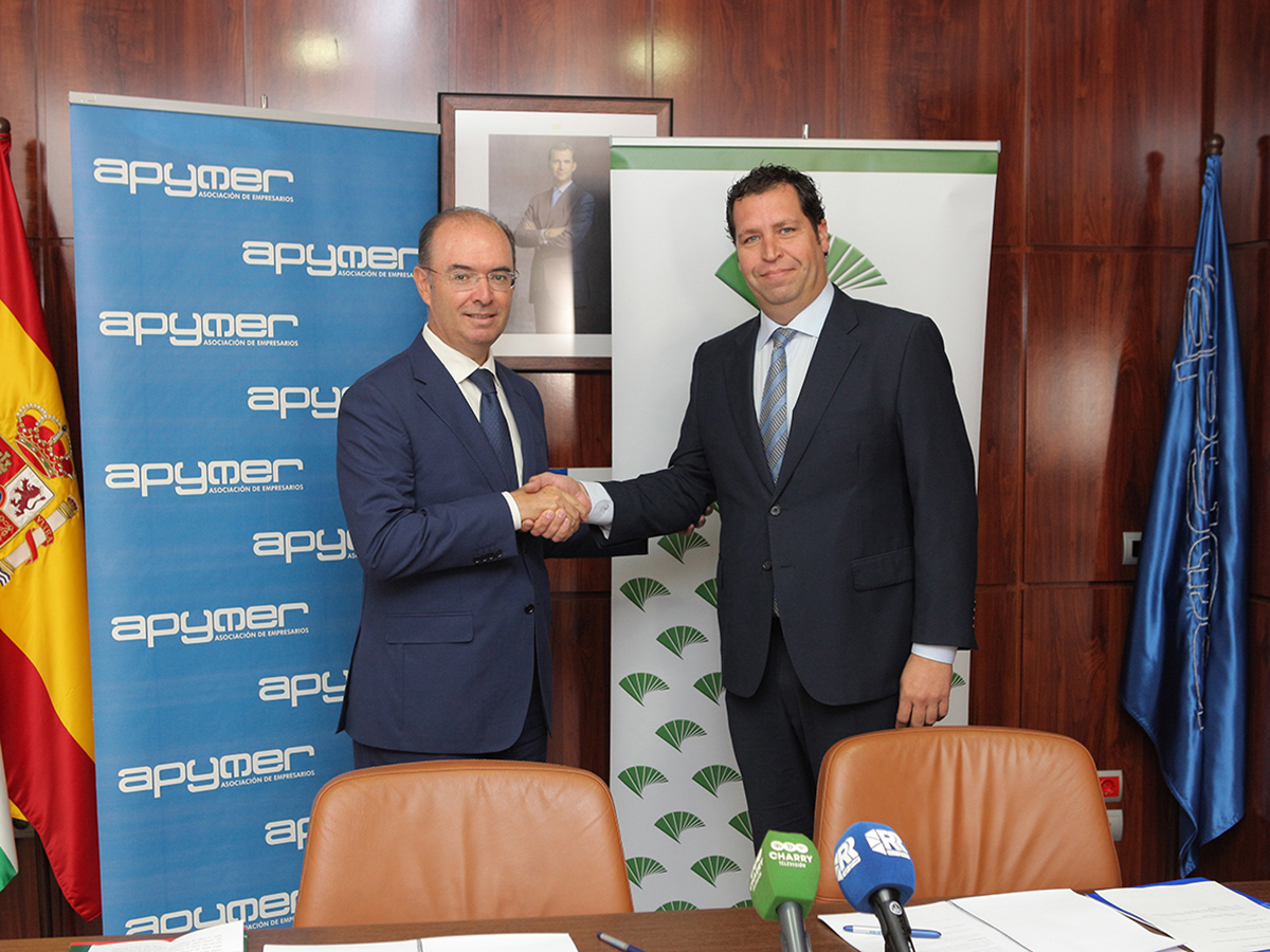 José Manuel Alba Torres, director territorial de Unicaja Banco en Málaga y Antonio Miguel Palma Ramírez, secretario general de Apymer.