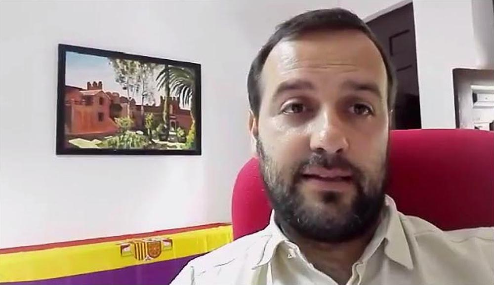 A día de hoy el vídeo con la bandera republicana sigue colgado en su perfil de Facebook.