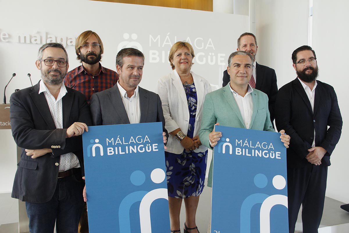 El presidente de la Diputación con alcaldes y ediles de los municipios que participan en este programa.