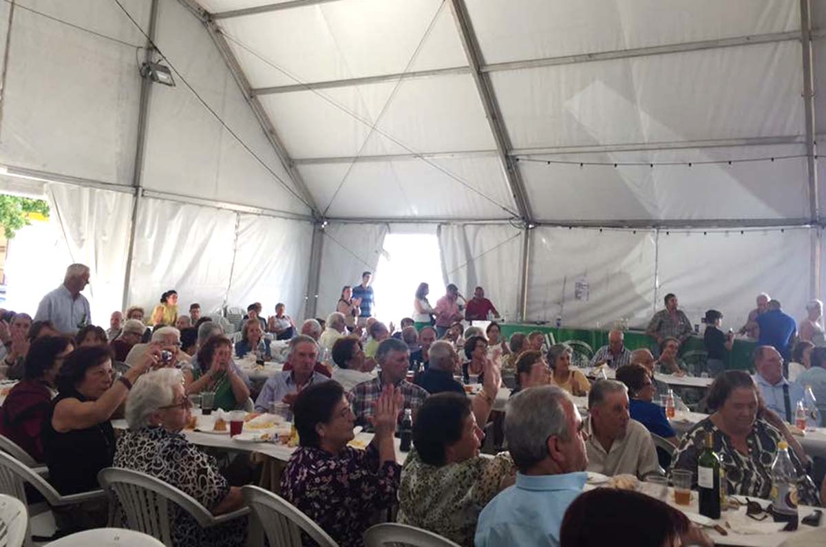 Durante la Feria se ha ofrecido un almuerzo a las personas mayores.