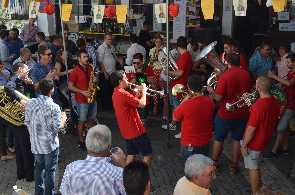 Gran animación en las calles de Jubrique durante las fiestas.