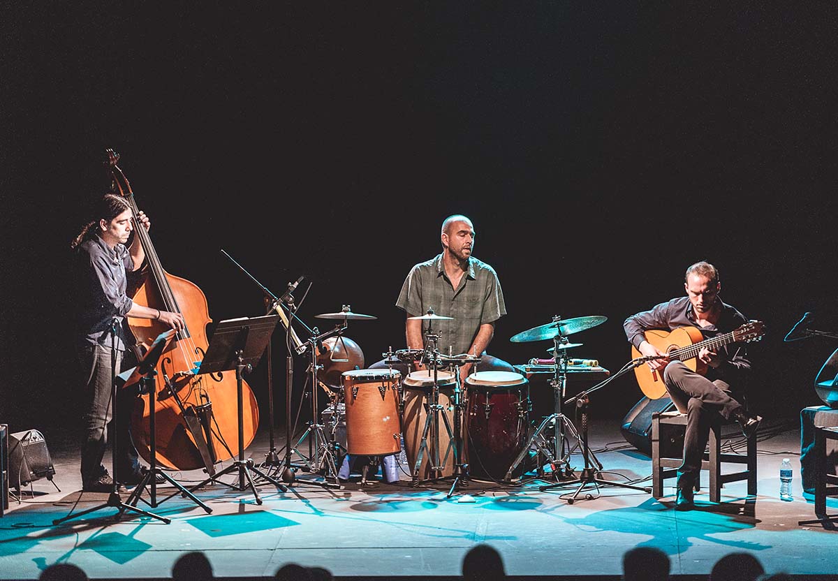 El trío en una de sus recientes actuaciones en las que mezcla el Jazz y el flamenco.