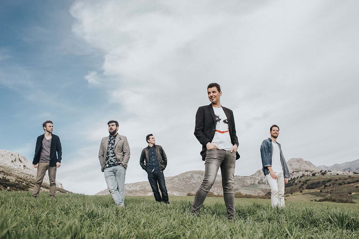 Los componentes de la banda malagueña 'Tarifa Plana' en una de las portadas de sus trabajos musicales.