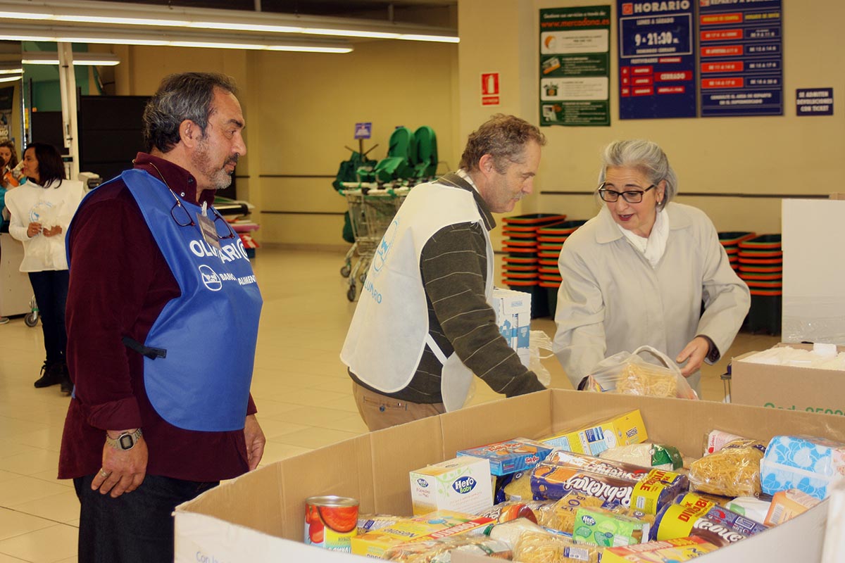 Los voluntarios recogerán los alimentos en los supermercados rondeños.
