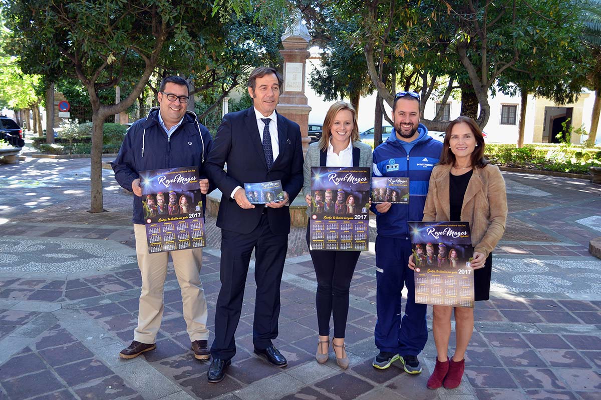 Los tres Reyes Magos, la Cartera Real y la concejal de Fiestas.