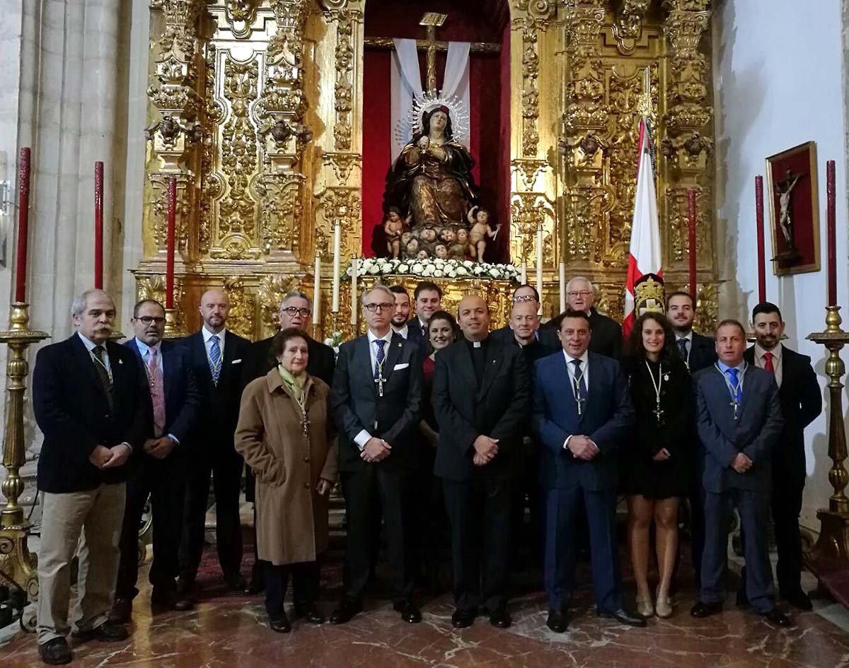 La nueva Junta de Gobierno al completo del Silencio. Foto José Avilés y Jesús Jiménez.