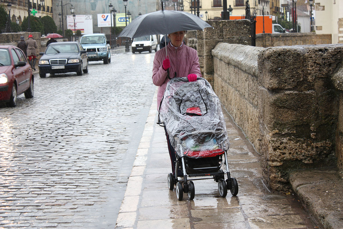 Las lluvias y el viento se espera que estén presentes durante toda la jornada del viernes.