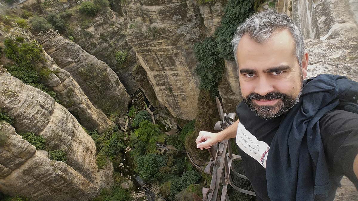 El escapista Víctor Cerro se enfrenta hoy en el Tajo a su arriesgado reto: ‘El Ángel de la Muerte’