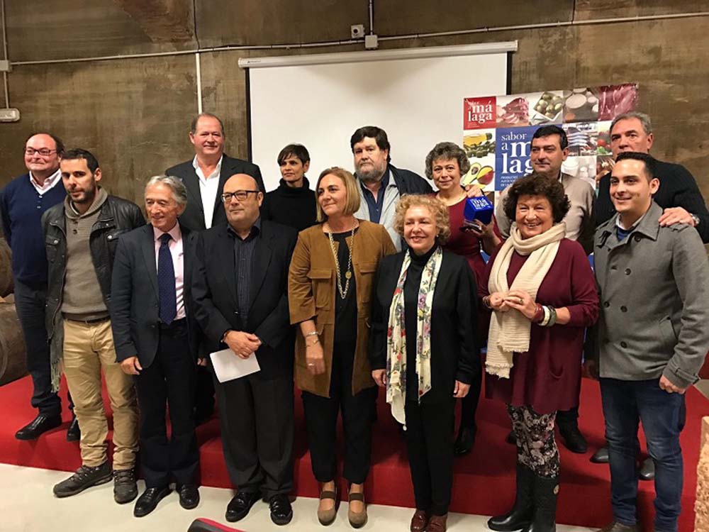 Los ganadores, miembros del jurado y de la Diputación de Málaga.