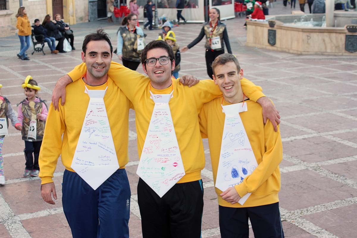 Tres amigos en la carrera de San Corbata del año pasado.