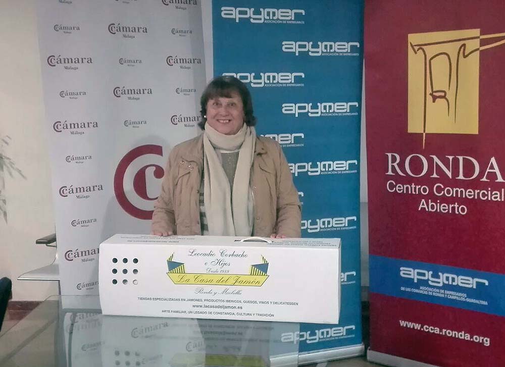Una de las agraciadas ha obtenido un lote de productos gastronómicos.