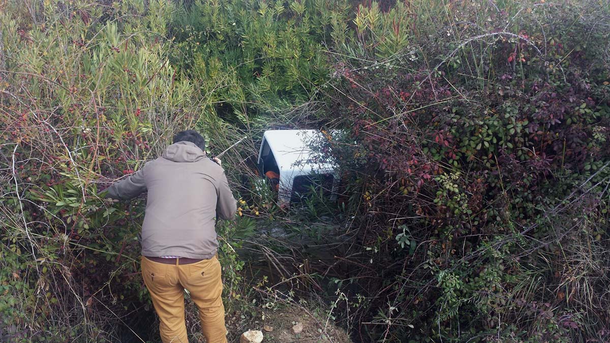 El todo terreno se encuentra en un lugar de difícil acceso.
