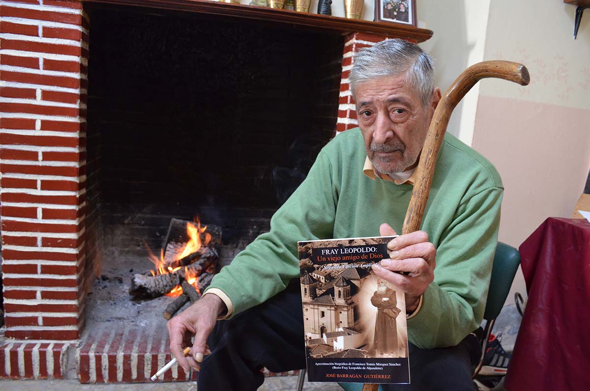 El autor del libro en su casa de Faraján.