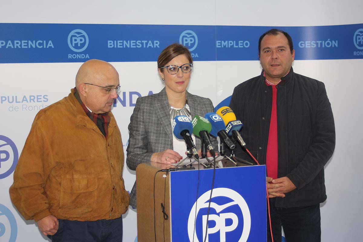 Los concejales Martínez, Vázquez y Barba en la rueda de prensa de hoy.