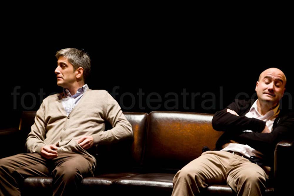 Dos actores en una obra de teatro ofrecida en Ronda. Foto Archivo.