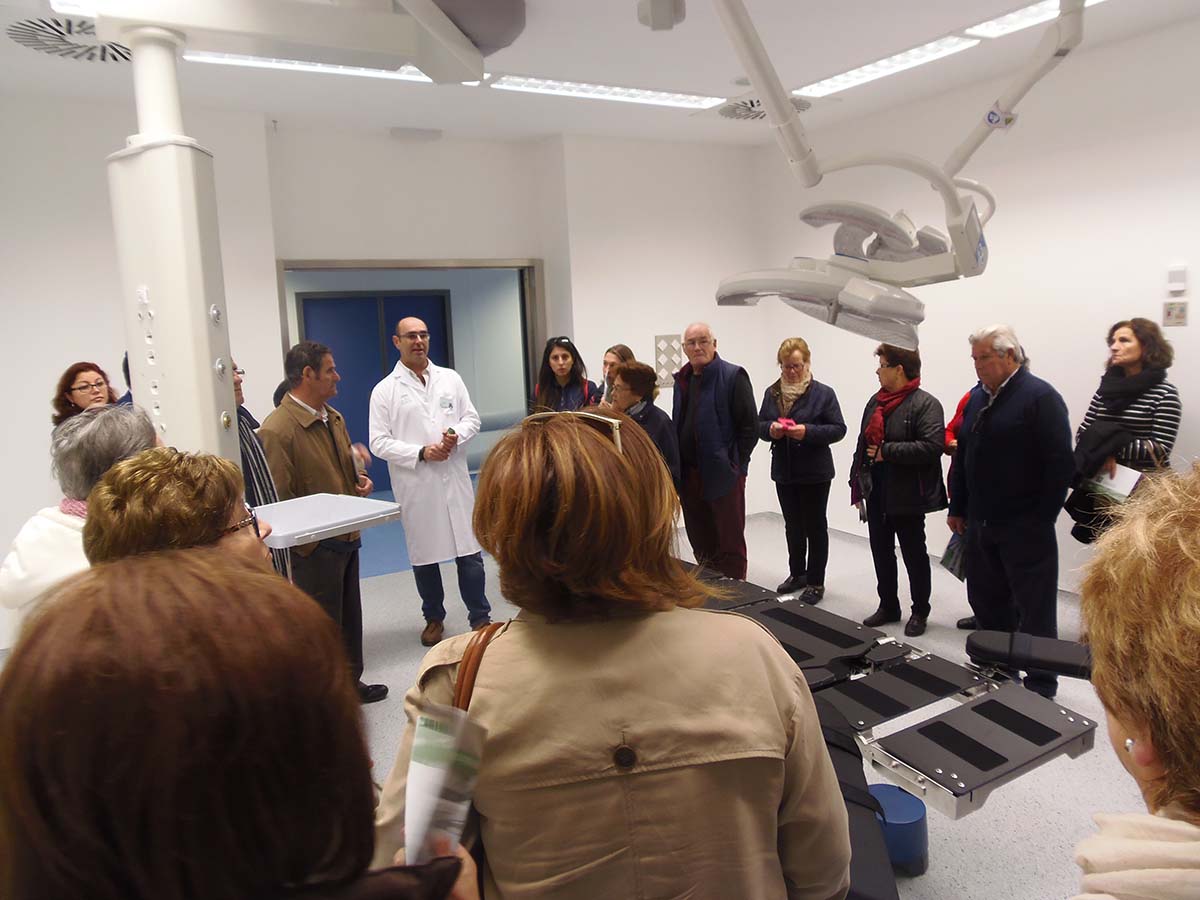 Los visitantes en el servicio de Quirófanos del nuevo hospital.