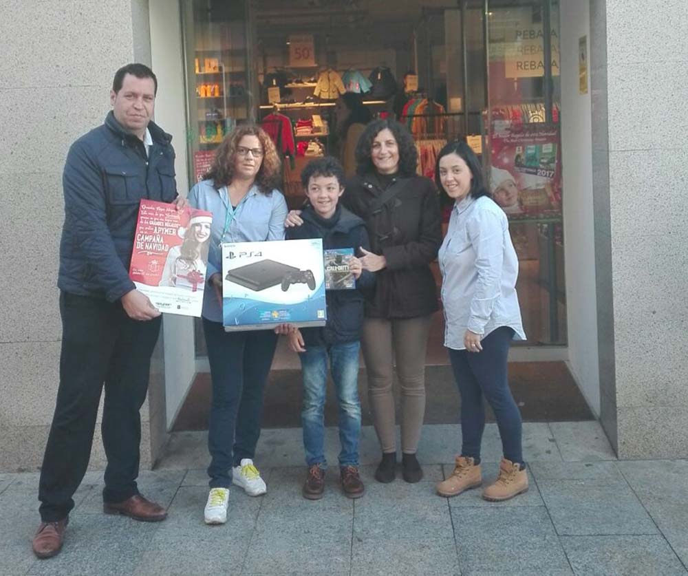 Una familia de Ronda ha sido premiada con una PS4.